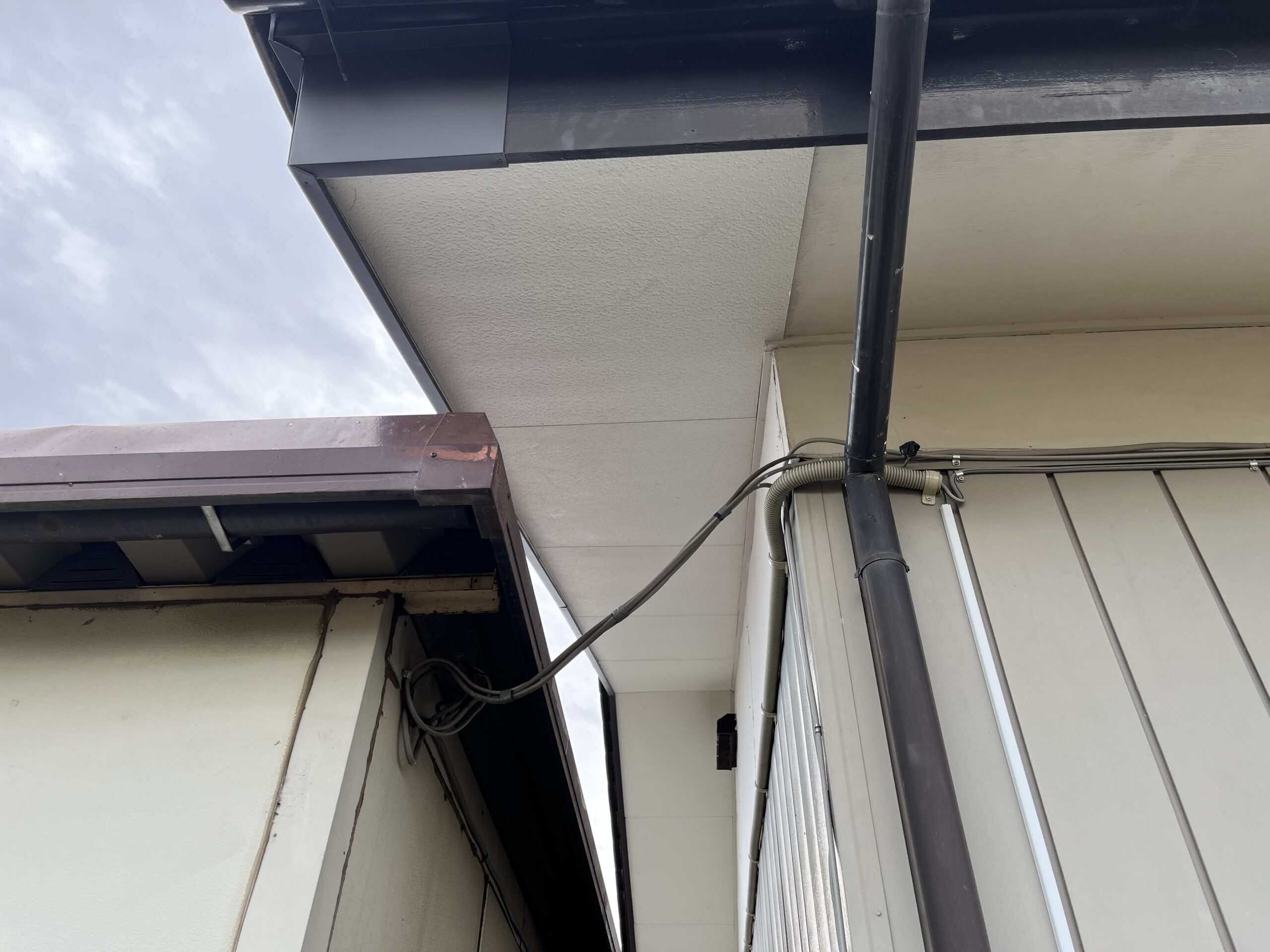 軒天と破風板金の交換 施工後