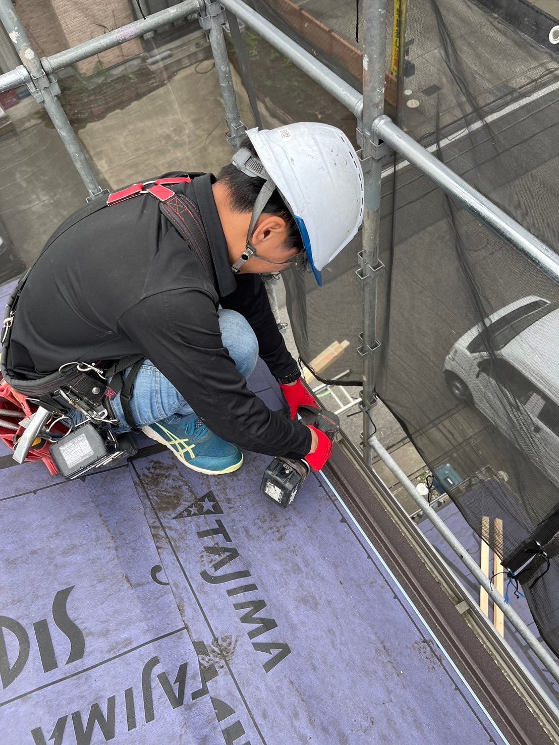 前橋市のコロニアル屋根にタディスセルフとセットバックスターターを施工