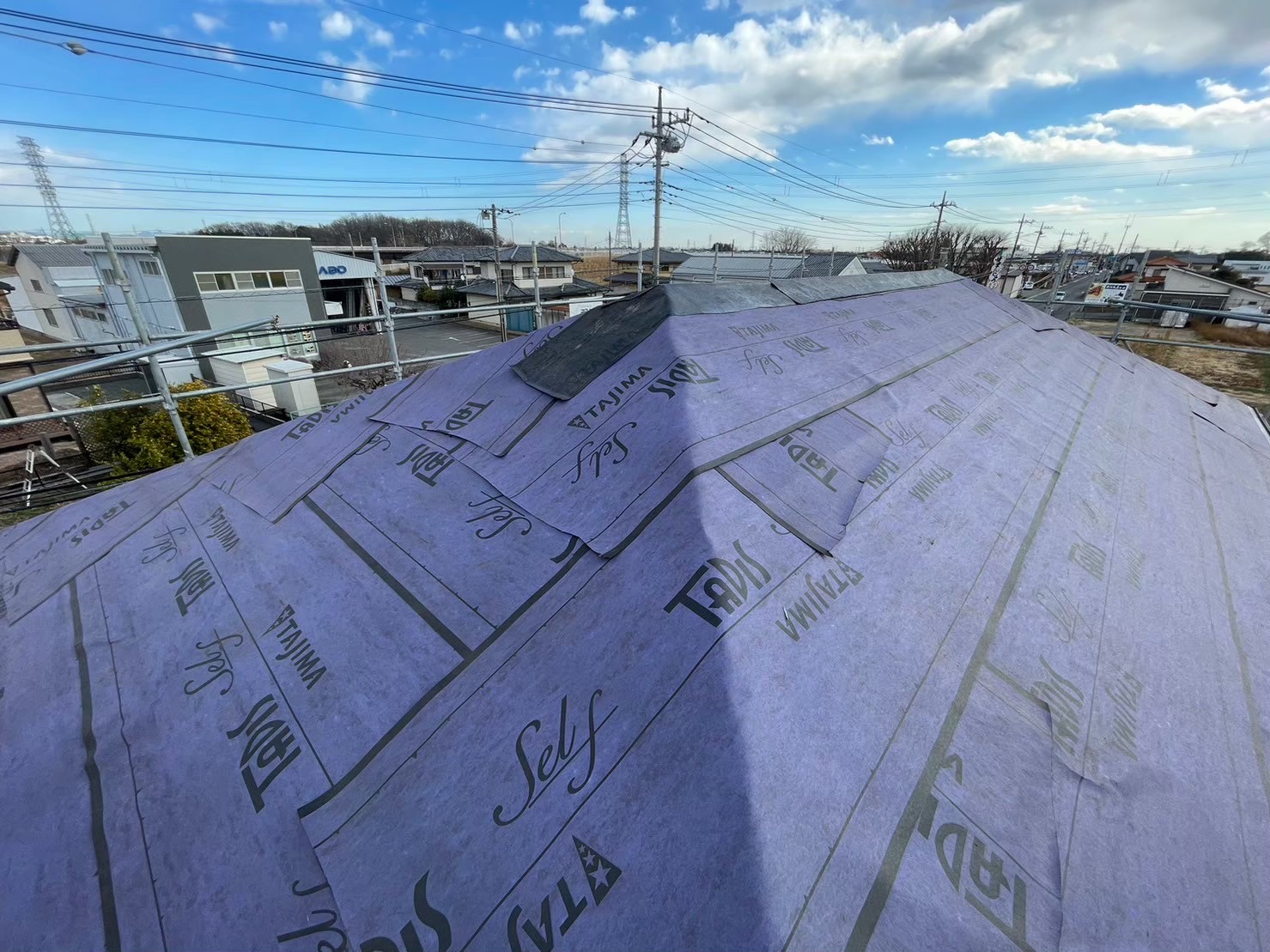 本庄市の屋根カバー工法でタディスセルフを施工
